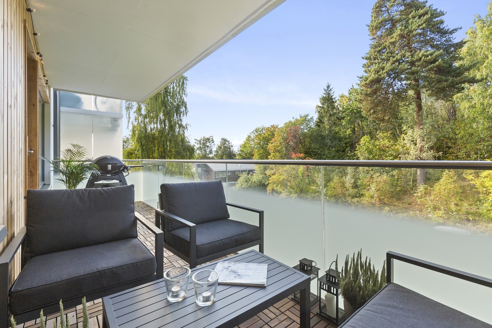 Balkongen er totalrehabilitert i 2020 av borettslaget og kan by på godt med ettermiddagssol. Galleribilde