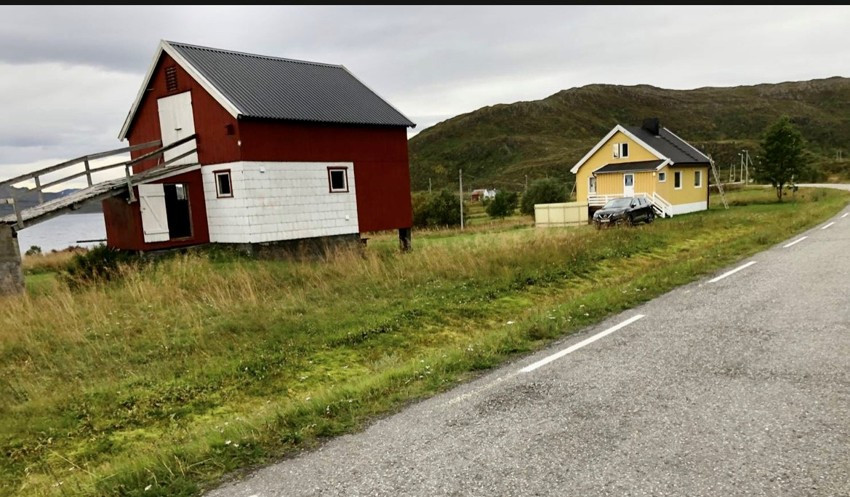 Fjøs med låvetrapp.
