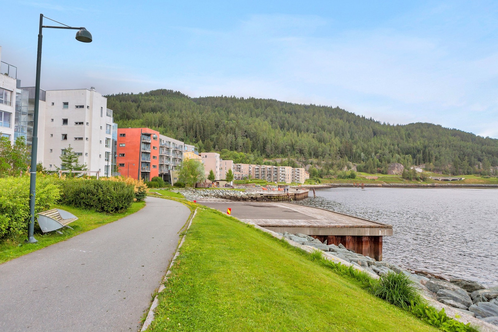 Havpromenaden i Ilsvika med fantastiske omgivelser gir mersmak på sommerhalvåret. Galleribilde