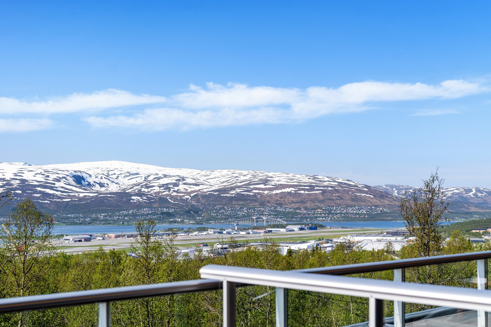 Nydelig og uhindret utsikt mot fjellene på Kvaløya