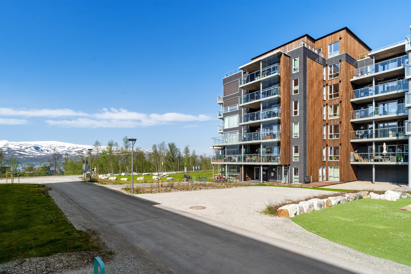 Leiligheten ligger i siste byggetrinn i Workinntoppen og har en nydelig vestvendt vending.