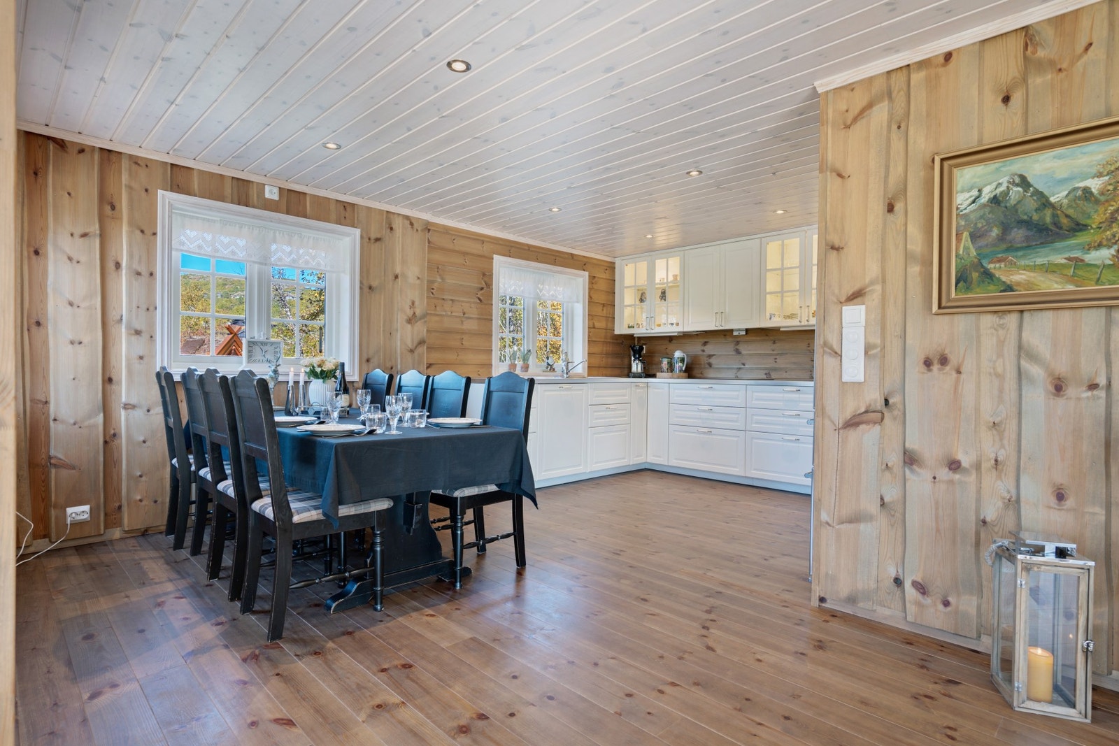 Spisestue og kjøkken Galleribilde