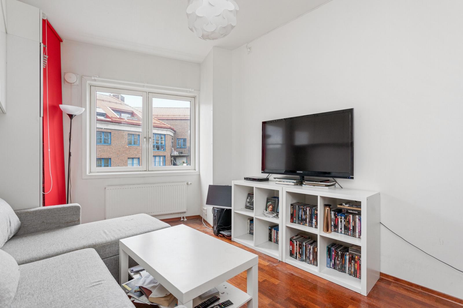 Utleiedelen har alle nødvendigheter som plass til seng/sovesofa og diverse møbler. Galleribilde