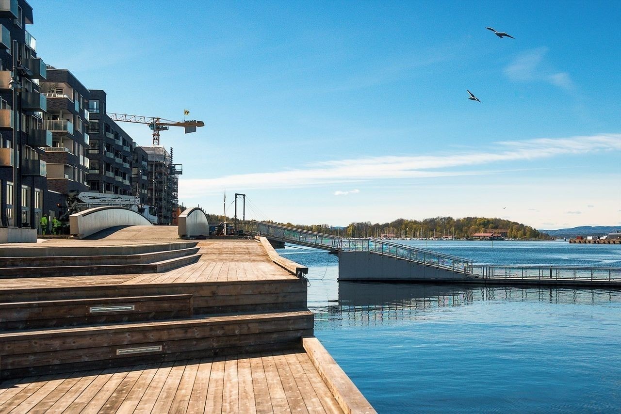 Sørenga sjøbad er kun en kjapp sykkeltur unna. På varme sommerdager er dette av av byens mest populære steder. Galleribilde