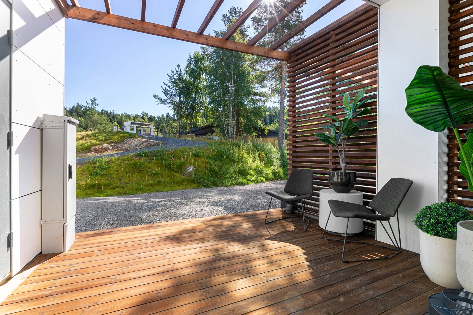 På terrasseplattingen kan man usjenert nyte frokosten Galleribilde