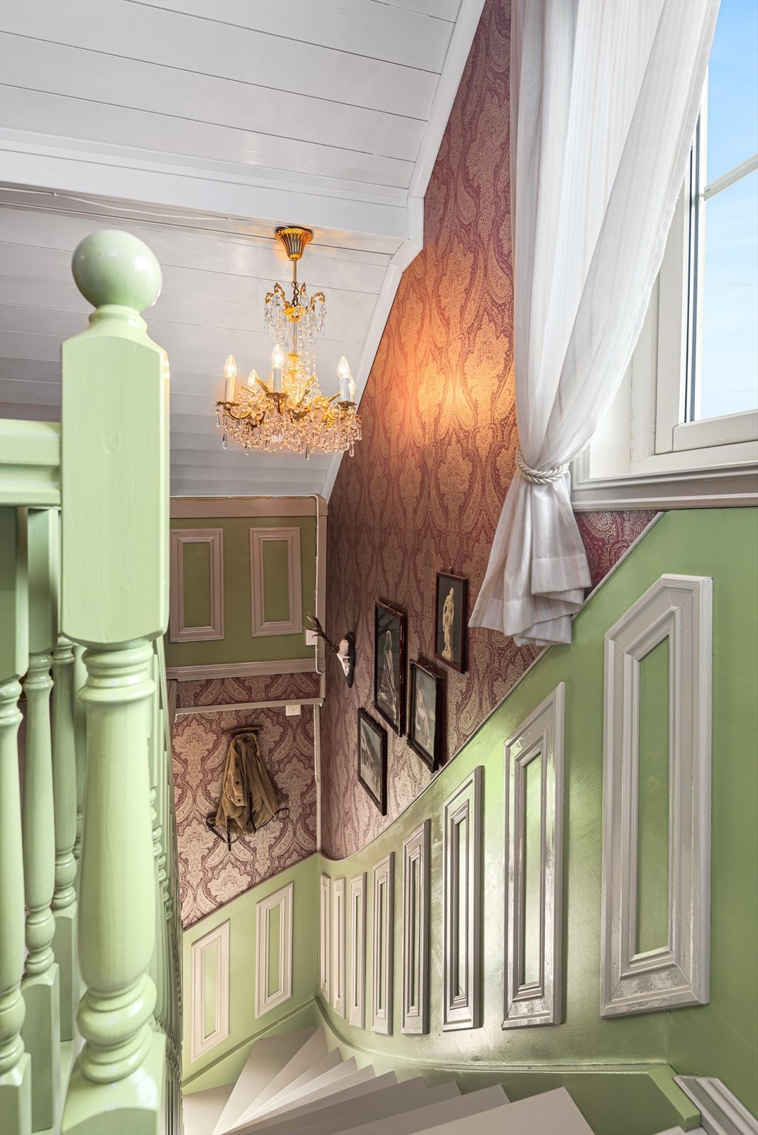 Trappen mellom 1 og 2 etasje. Galleribilde