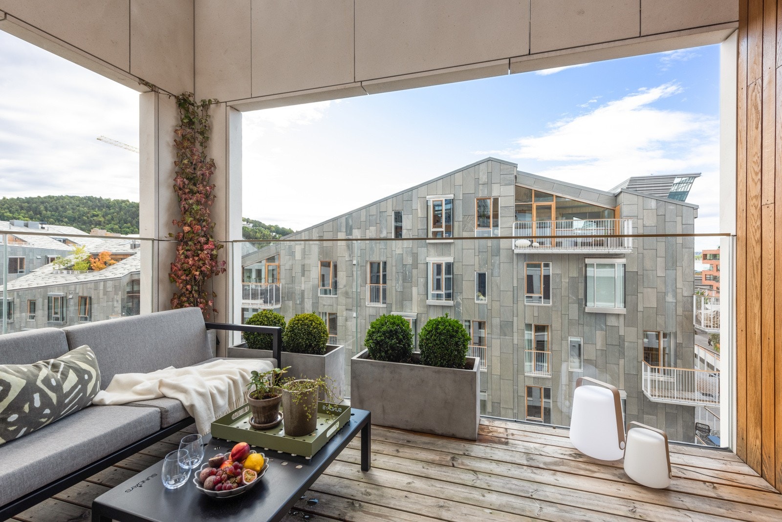 Sydvendt balkong med flott utsikt til Ekeberg og videre mot Munchmuseet Galleribilde