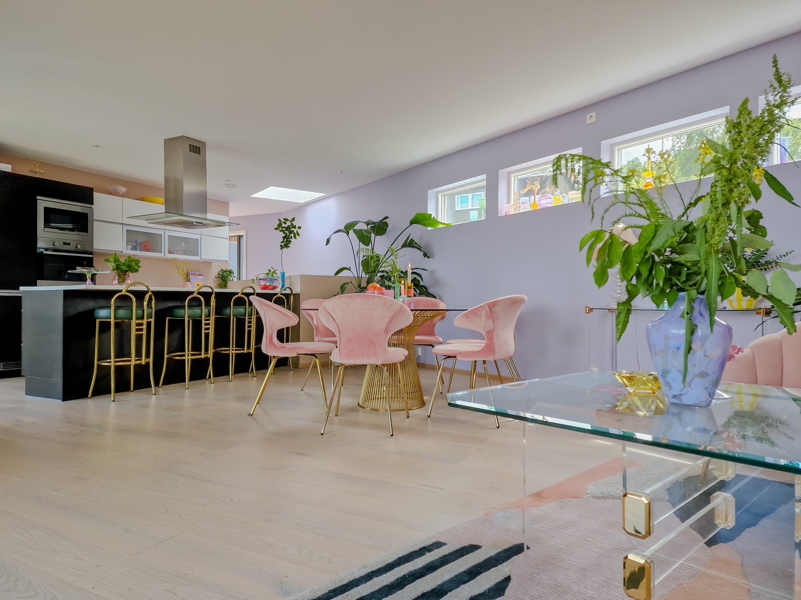 Barløsningen gir deg mulighet til å underholde gjestene samtidig som du lager mat. Galleribilde