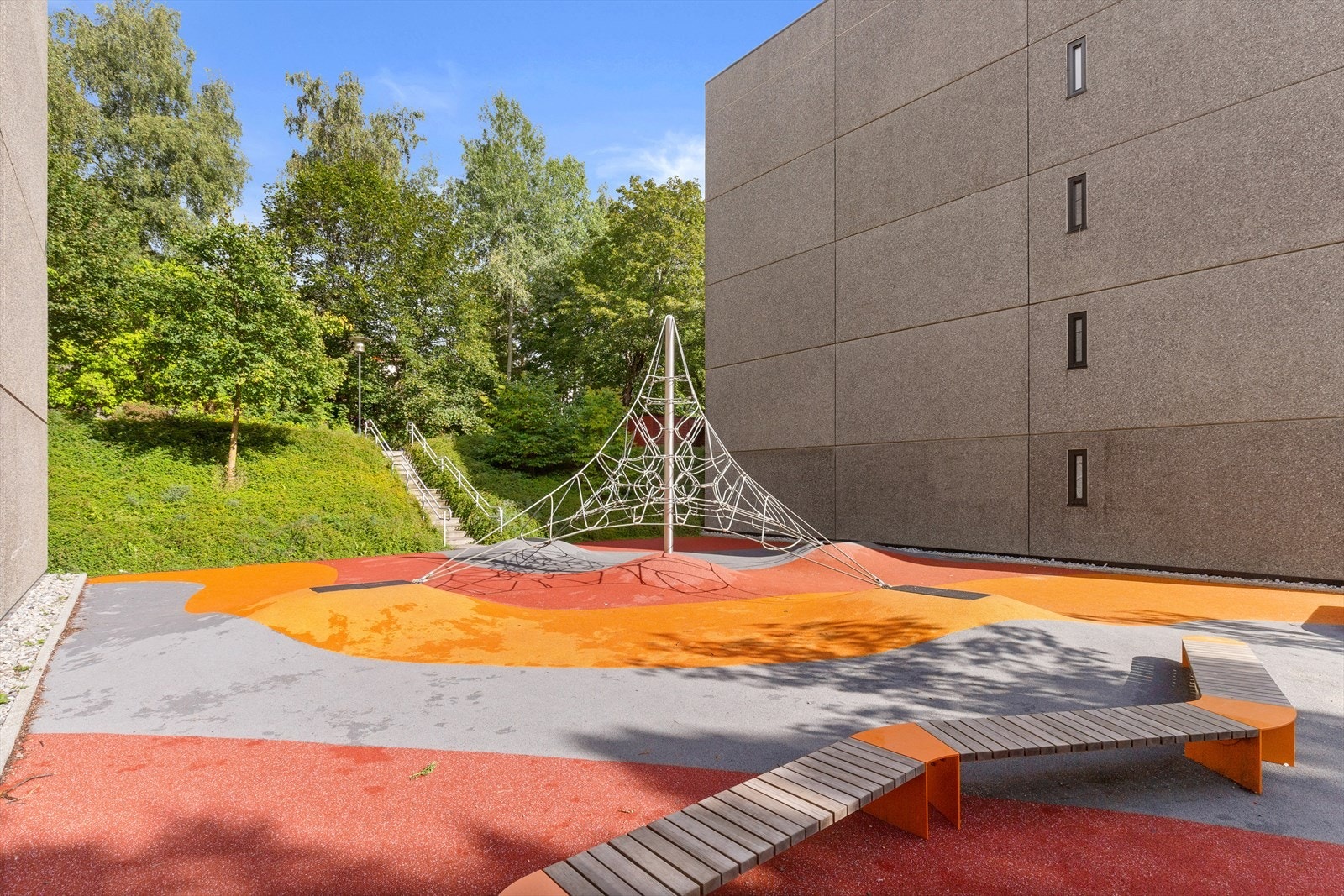 Gode rekreasjonsmuligheter med bordtennisbord og lekeplasser. Galleribilde