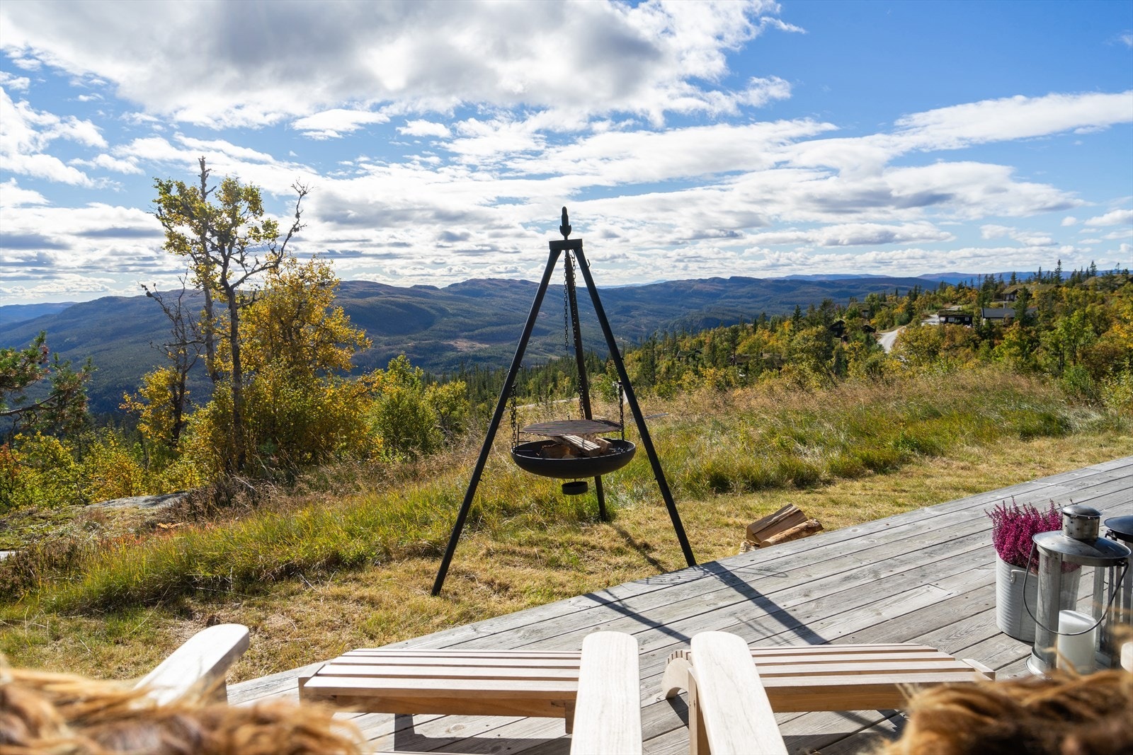 Fra tomten kan man se Blefjell og Gaustatoppen Galleribilde