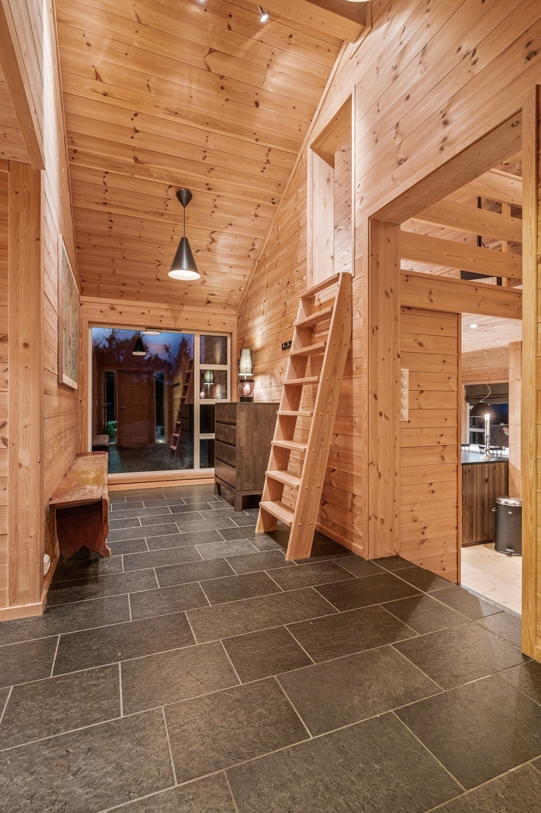 Koselig hytte høst og vinteren, lun stemning finner man her Galleribilde