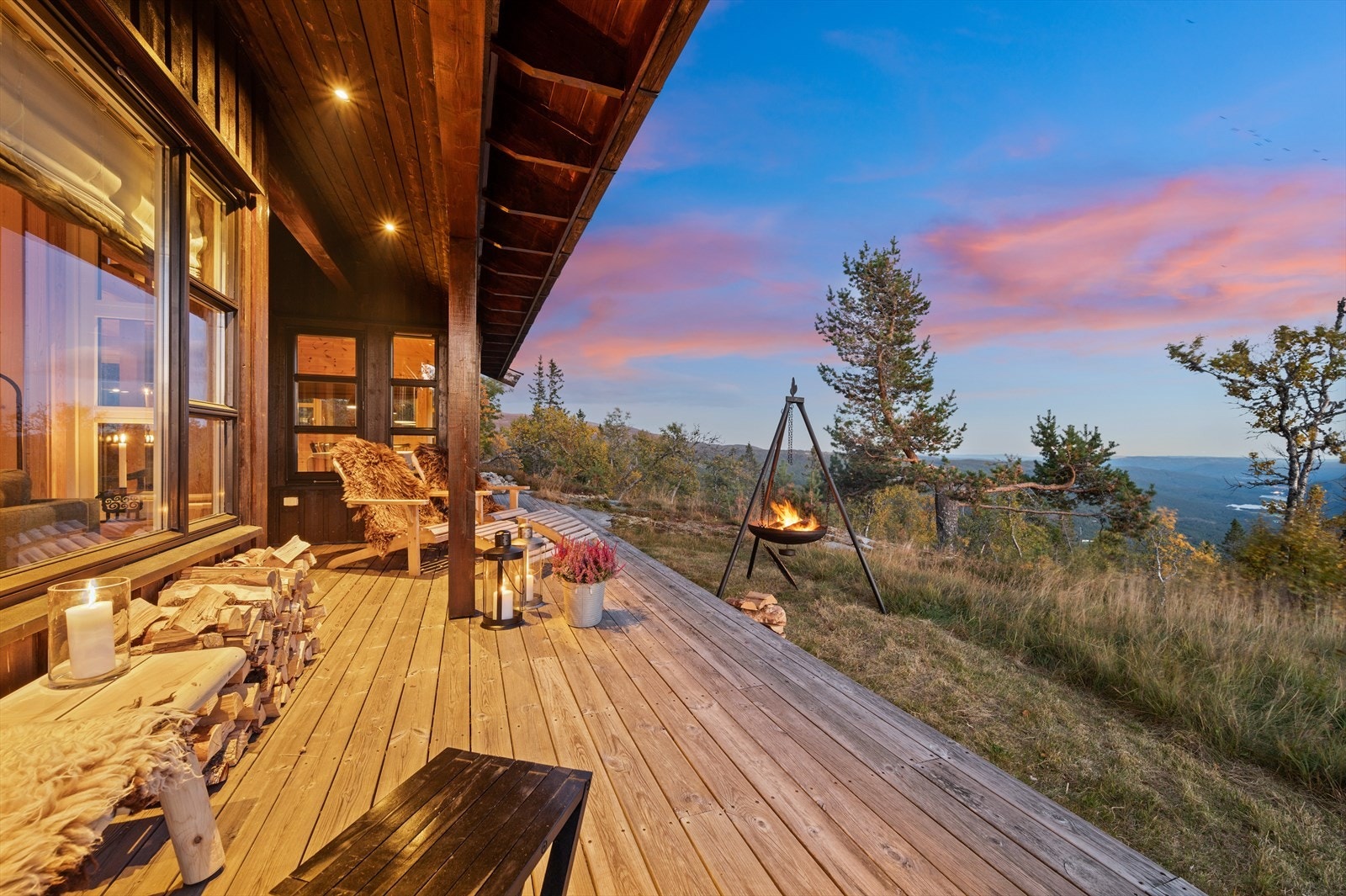 Arkitekttegnet hytta fra 2008 med fantastisk utsikt Galleribilde