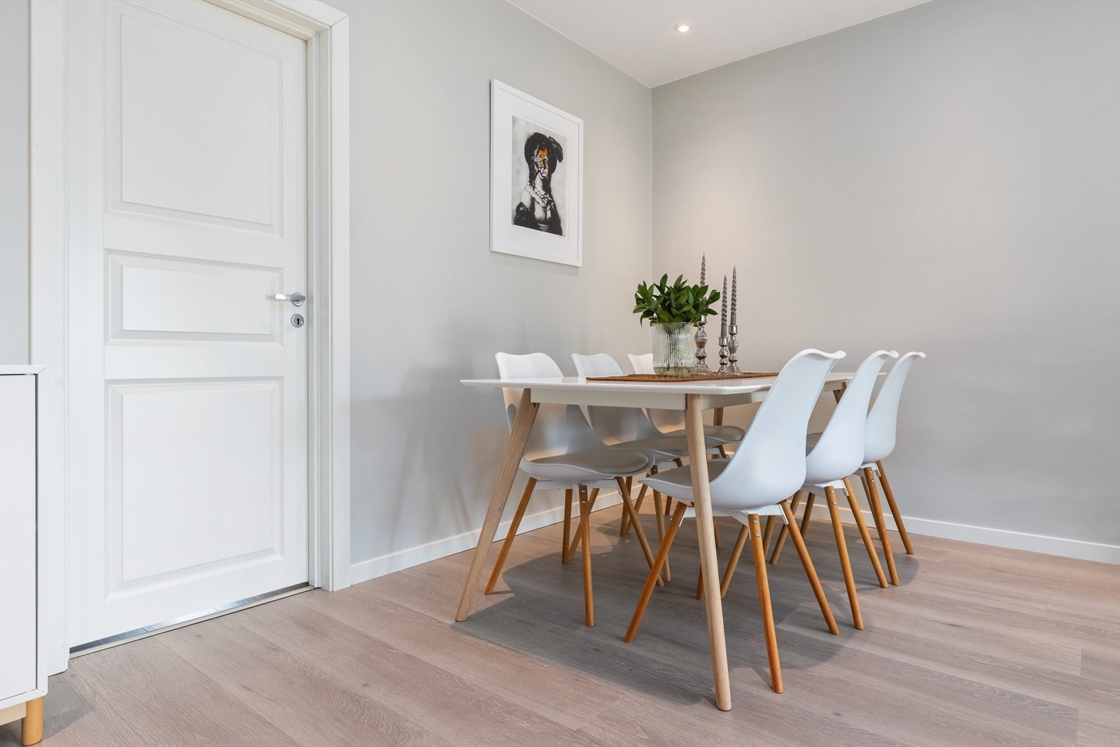 God plass til en hyggelig spisestue. Galleribilde