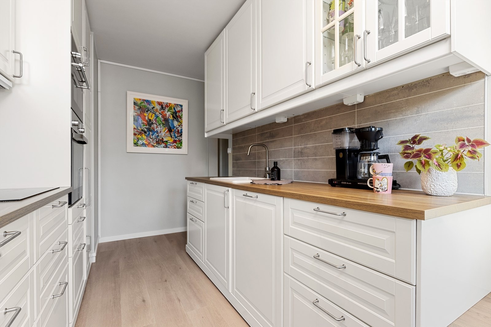 Godt med skap- og benkeplass! Galleribilde