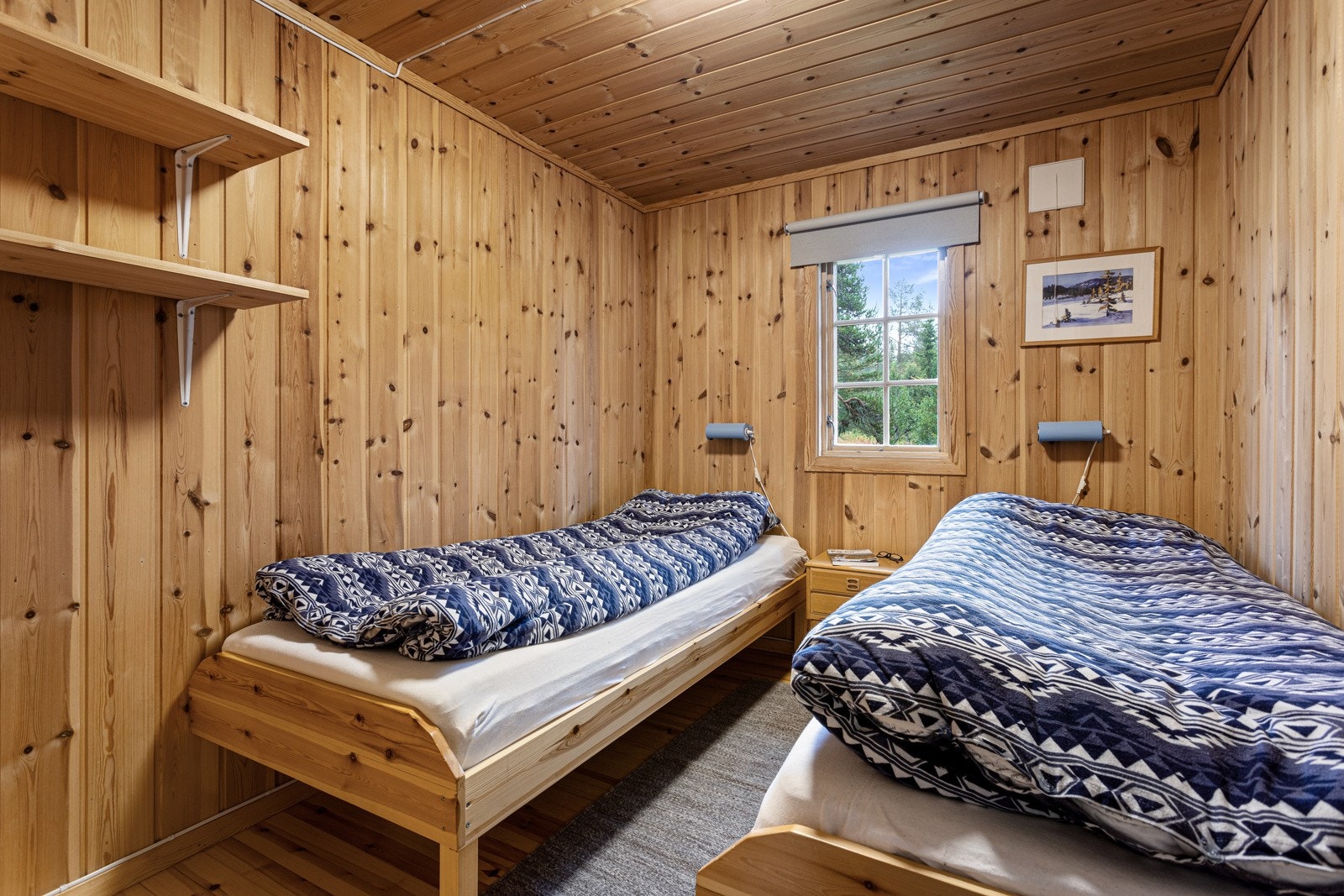 Hytta har 3 soverom. Her er soverom I innredet med to enkeltsenger. Galleribilde