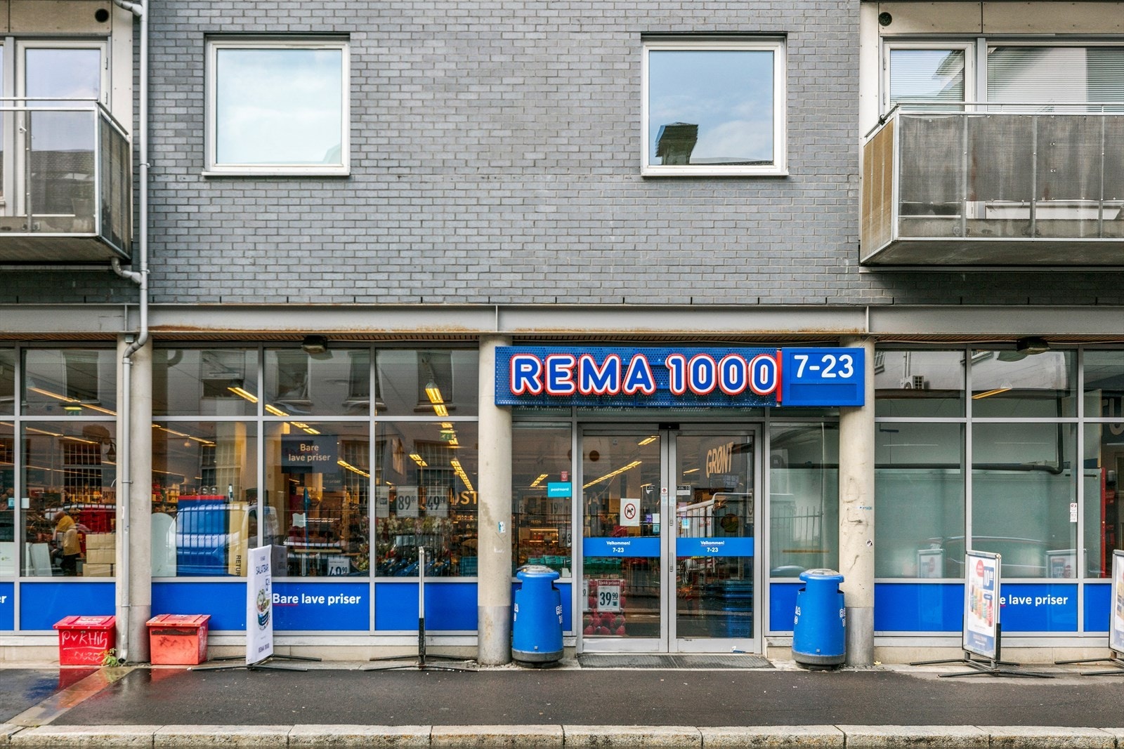 Fra leiligheten er det kort avstand til Rema 1000. Galleribilde