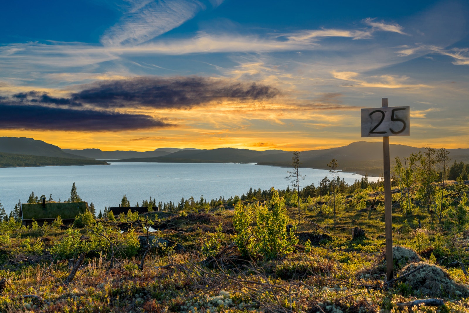 Langedraglia ligger vestvendt og kan til tider by på fantastiske solnedganger. Bildet fra tomt 25 (tomt 27 har tilsvarende plassering) Galleribilde
