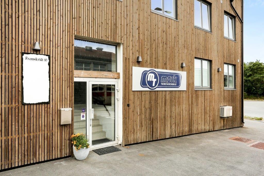 Inngang Mørk Trafikkskole Galleribilde