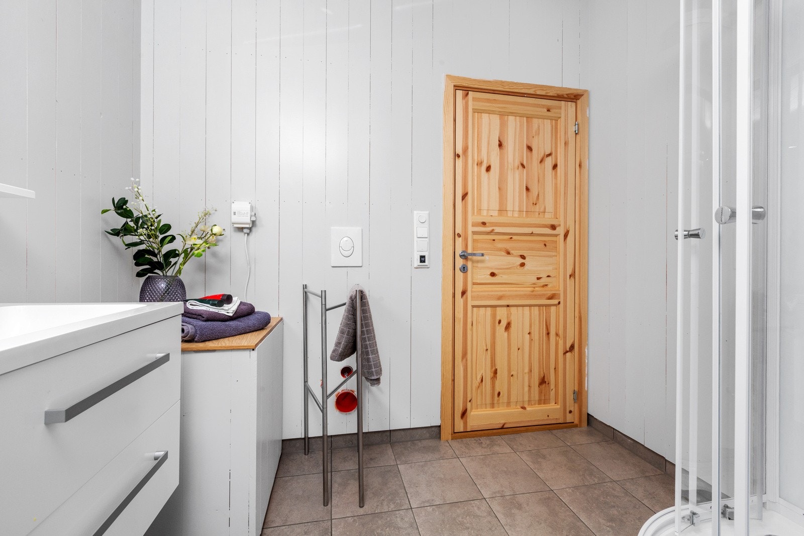 Det er lagt til rette for oppkobling av vegghengt toalett og bereder for fremtidig vanntilkobling. Galleribilde