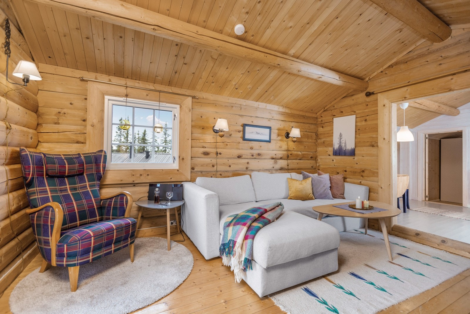 Lun og trivelig stue det er lett å finne roen i. Galleribilde