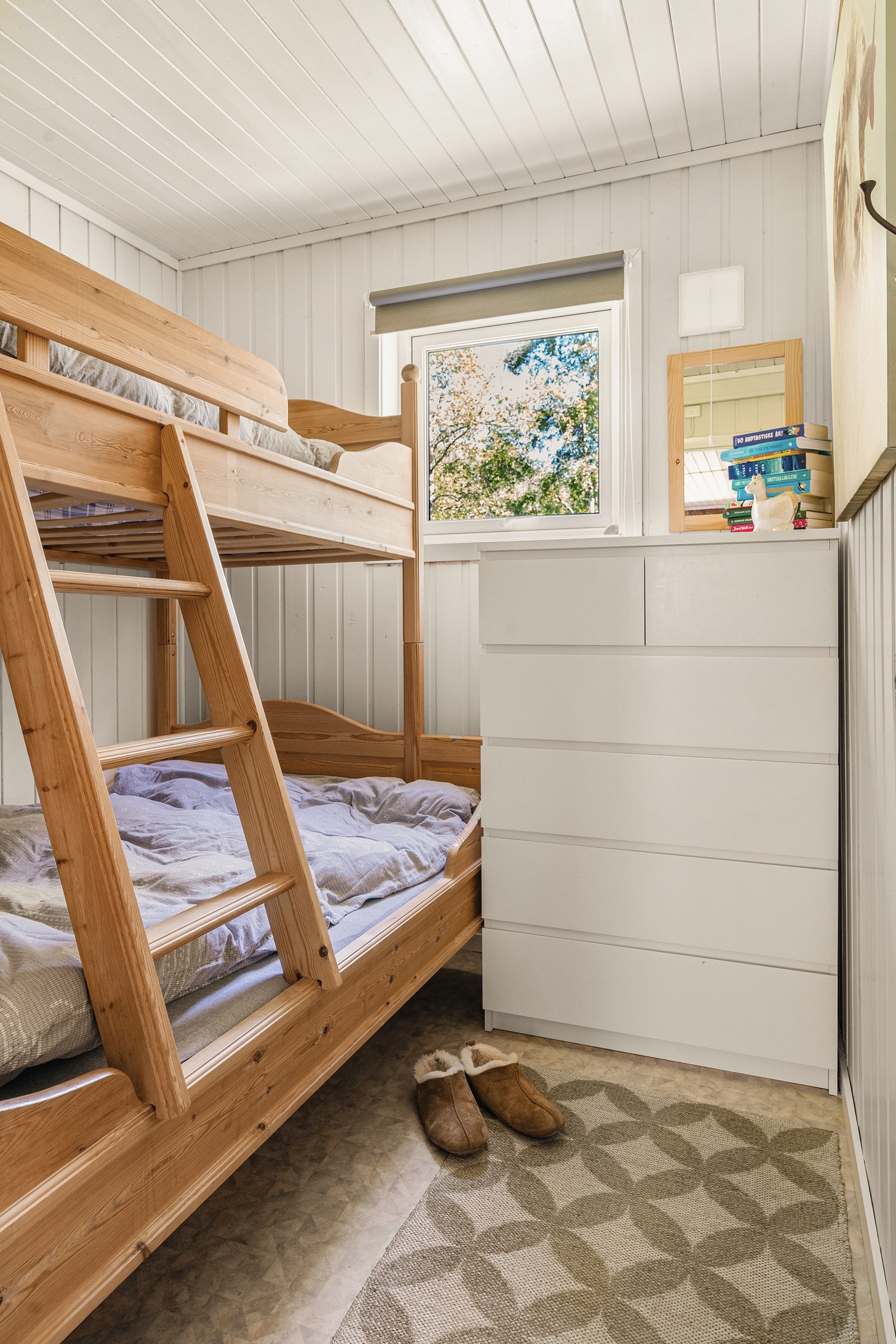 Hytten har totalt 3 soverom i hoveddelen, nr 1 ligger like ved entréen Galleribilde