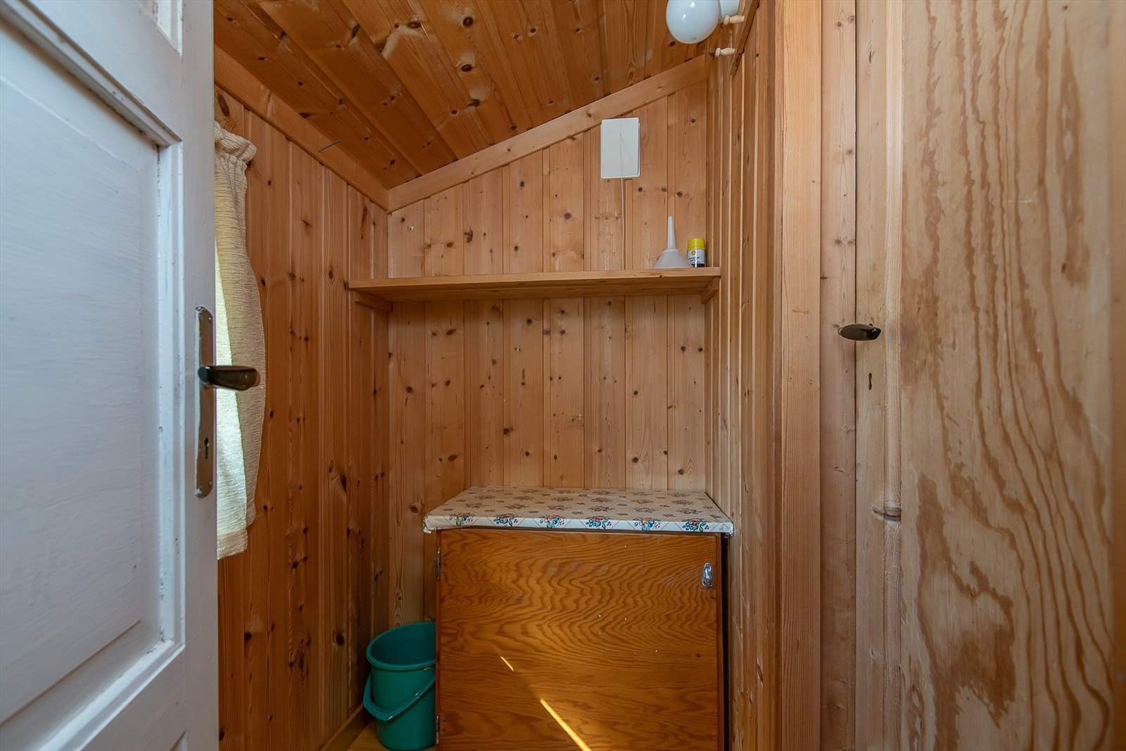 Rom som ligger mellom sovealkove og do. Galleribilde