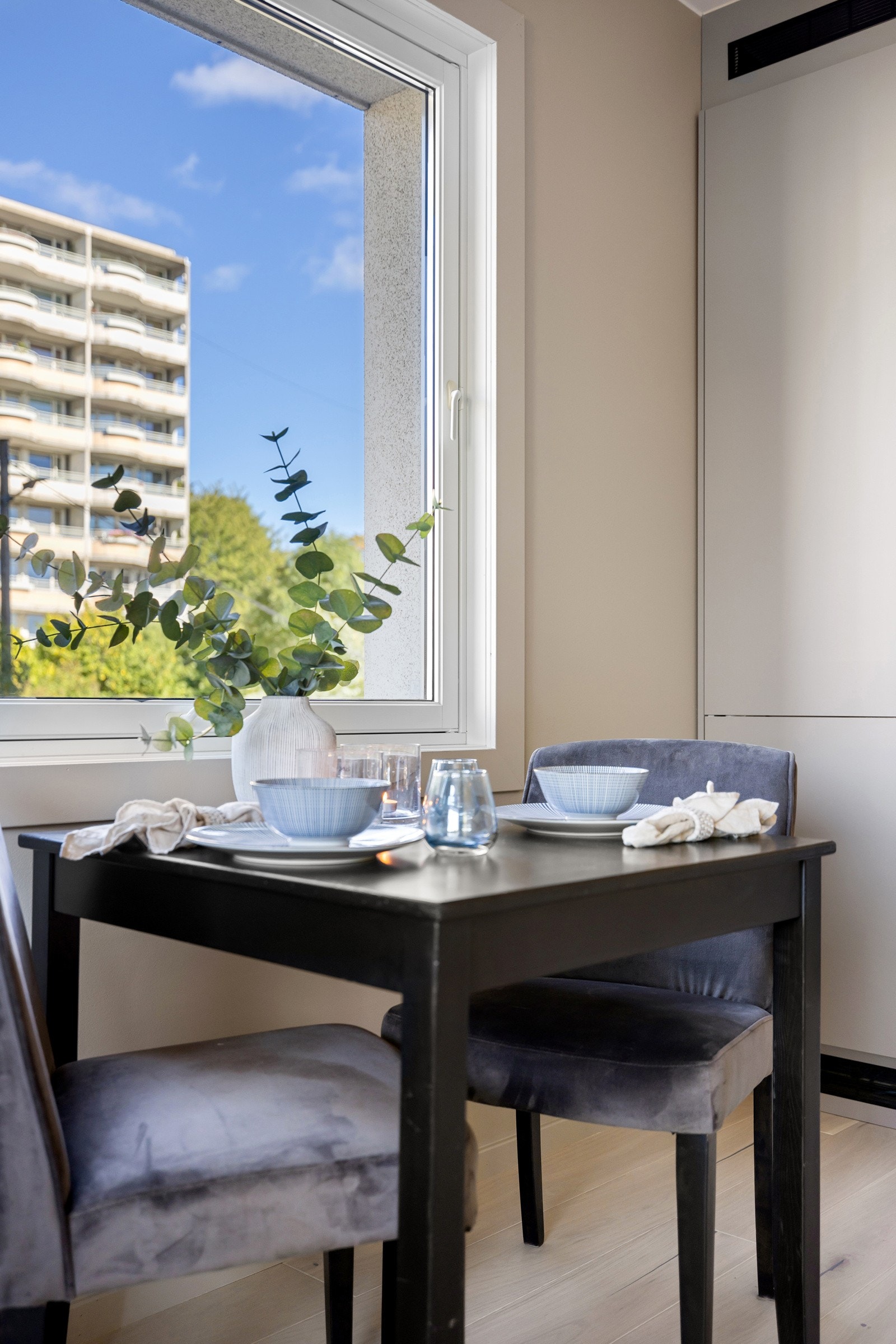 Det er god plass til større spisebord også om ønskelig. Galleribilde