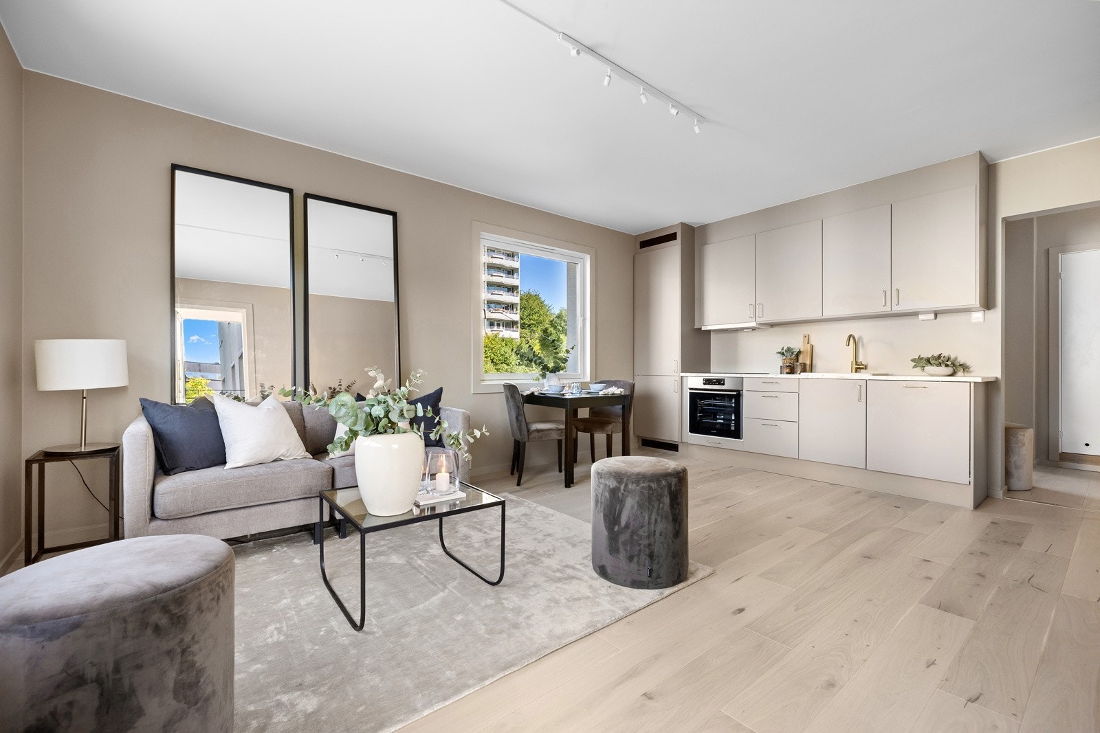 Lekkert HTH-kjøkken fra 2022. Kjøkkenet er helt nytt og ubrukt. Galleribilde