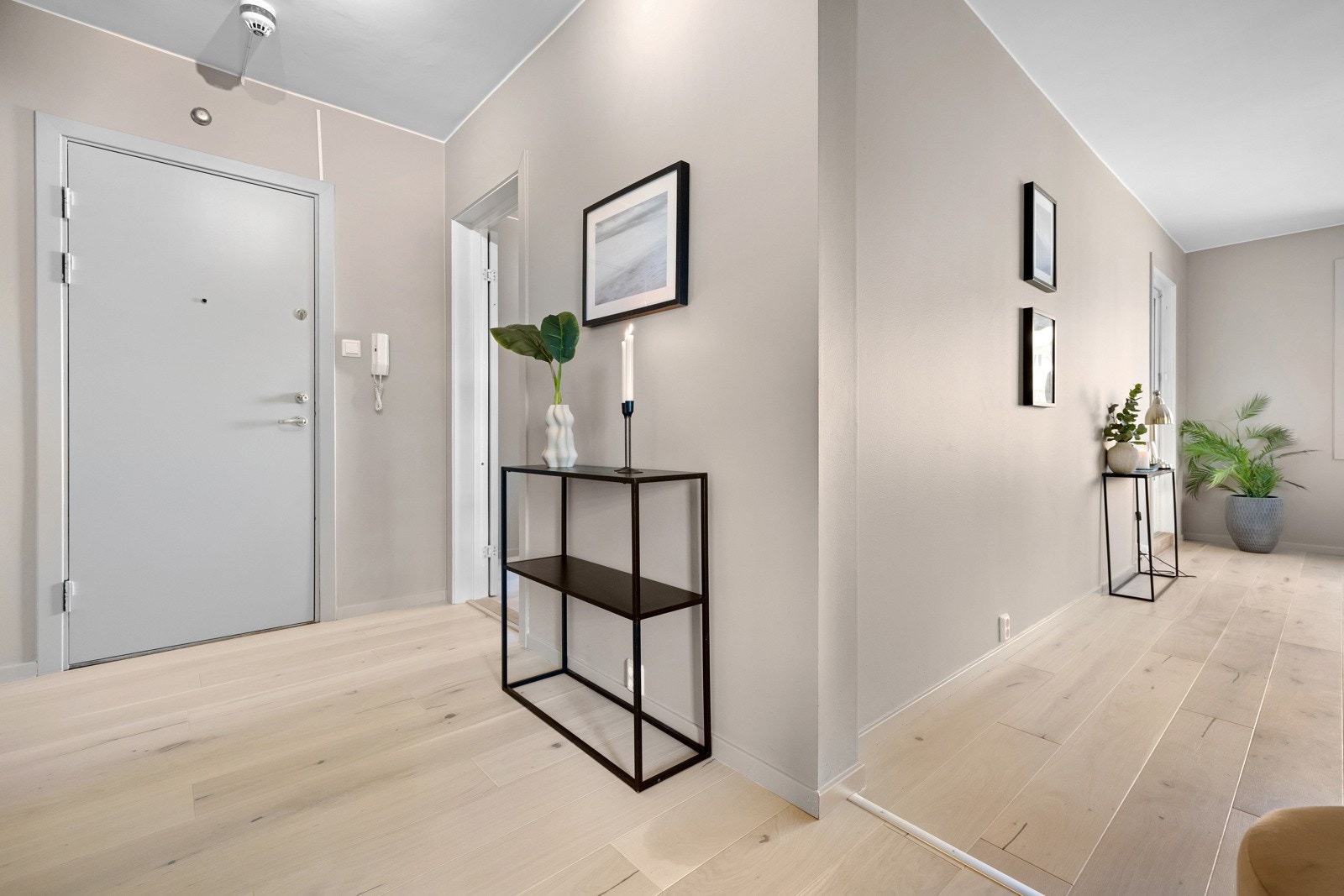 Tidsriktige og lekre fargekombinasjoner gjennomgående i hele leiligheten. Galleribilde