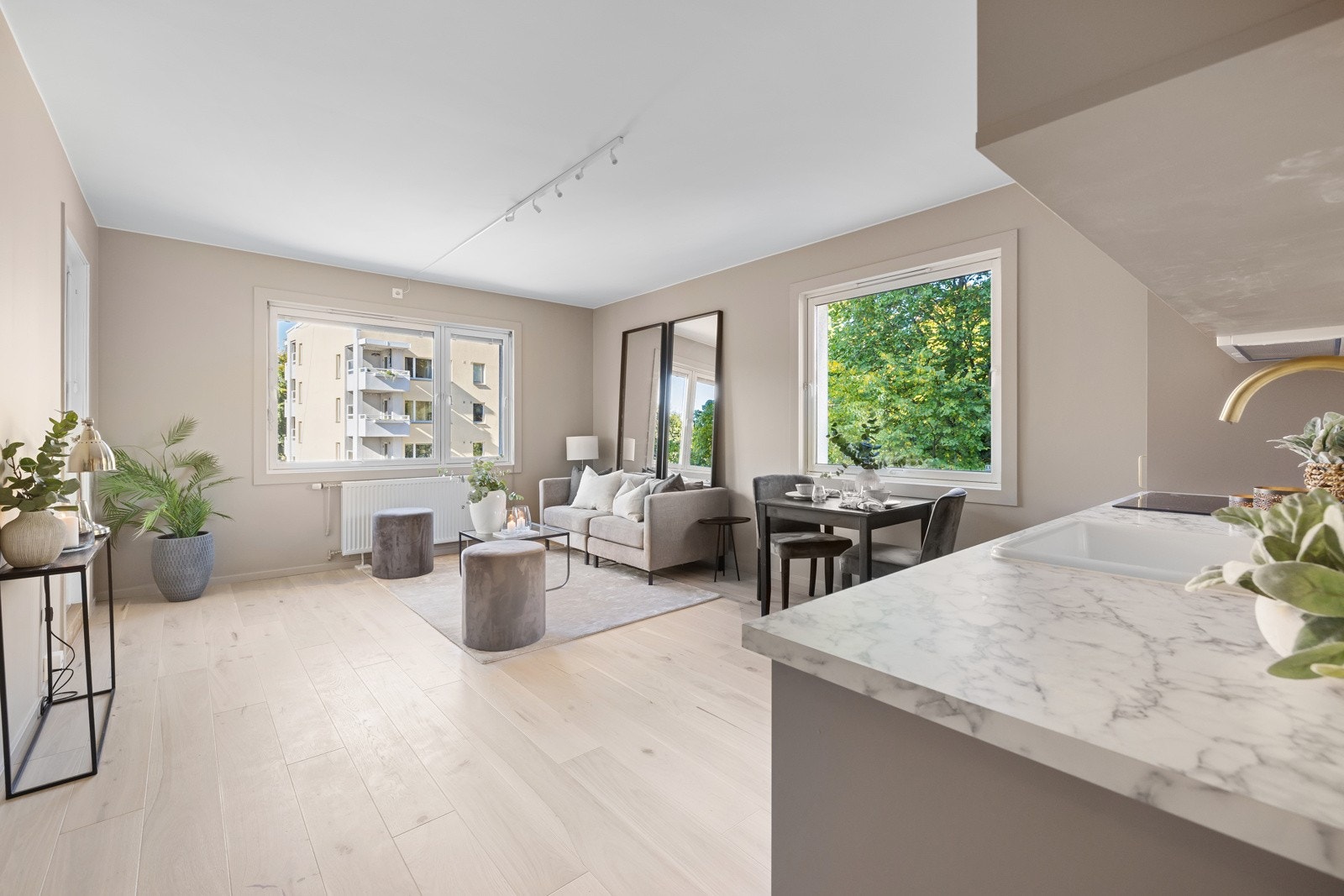 Velkommen til en nyoppusset leilighet i 2022. Leiligheten er ikke bebodd etter oppussingen, så her vil du kunne flytte rett inn. Galleribilde