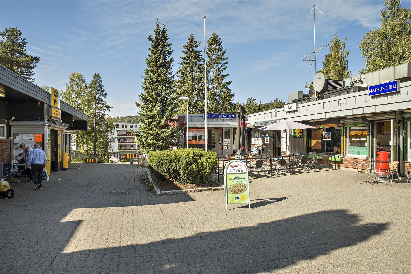 Fra eiendommen er det kort avstand til Vestli Torg og T-bane. Galleribilde