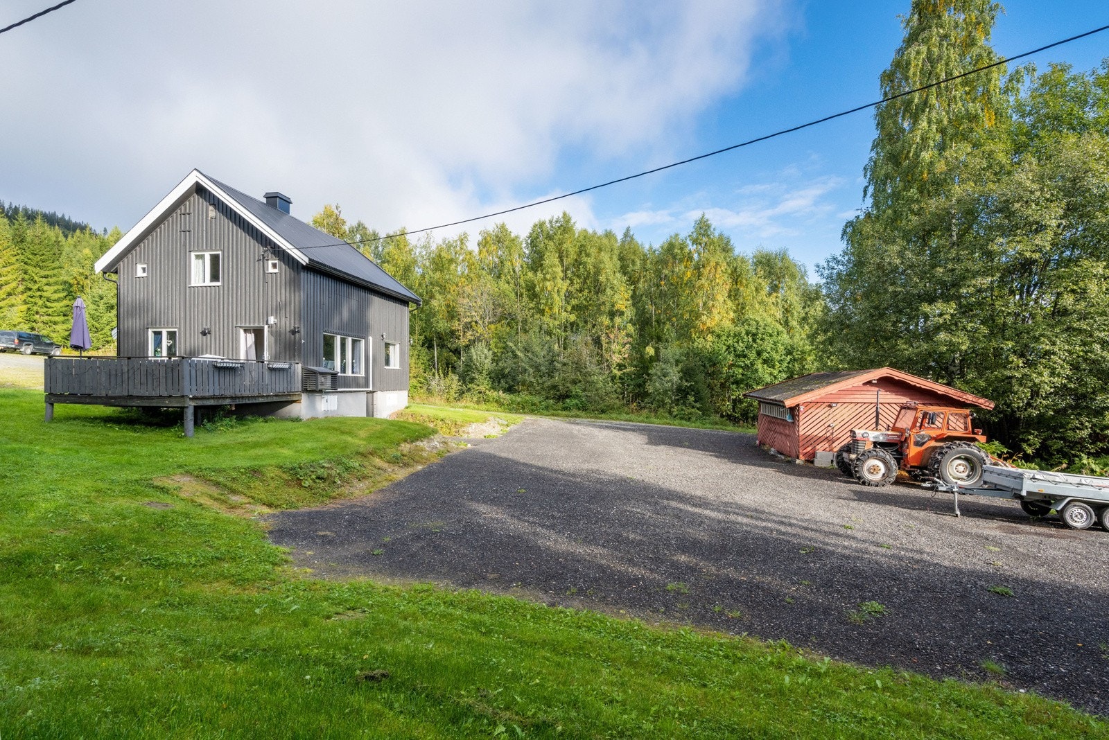 Herfra er det kort veg til Randsfjorden, med bade- og fiskemuligheter. Galleribilde