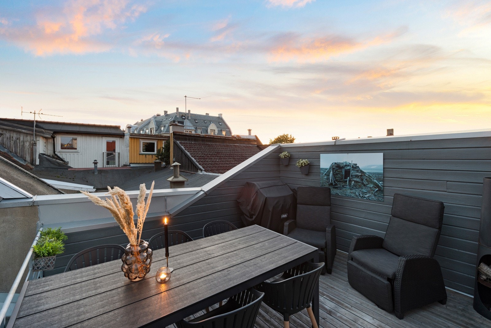 Herlig takterrasse på 18 kvm. Her kan man nyte solen fra morgen til kveld. Galleribilde