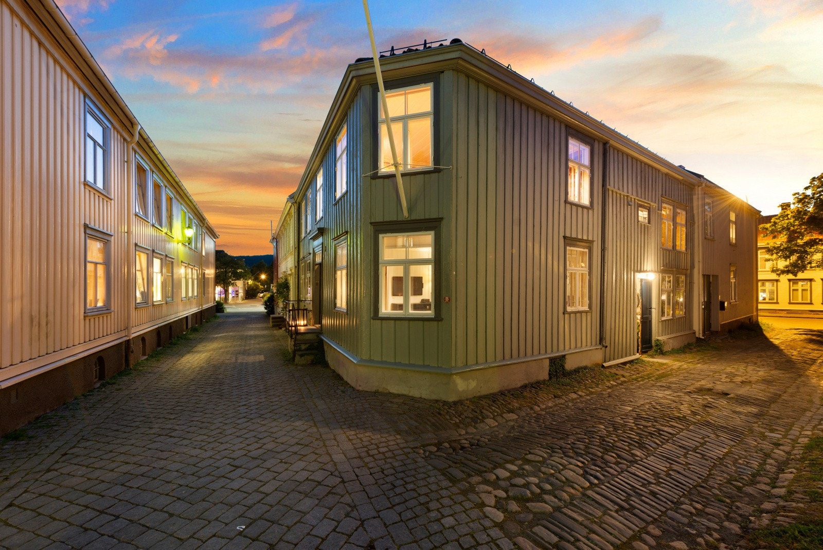 Holstveita 16 er bygd i 1842 og har verneklasse B. Galleribilde