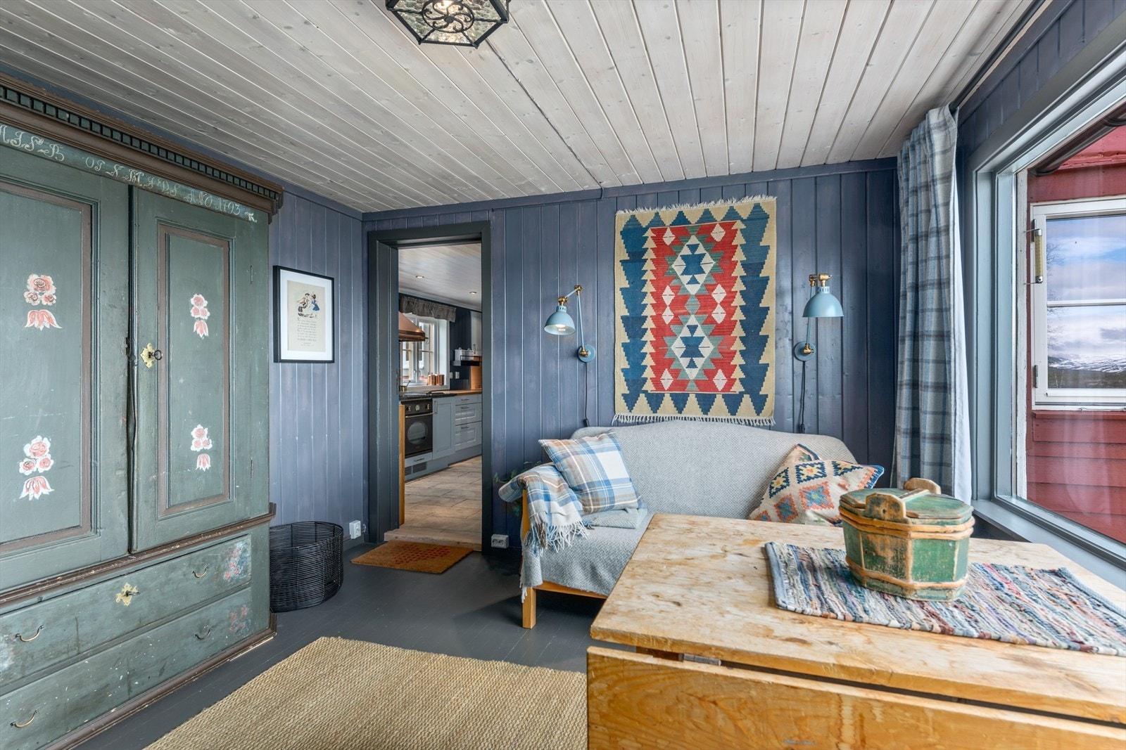 Gjennomgang fra vindfang( inngang nr 2) og til kjøkkenet Galleribilde