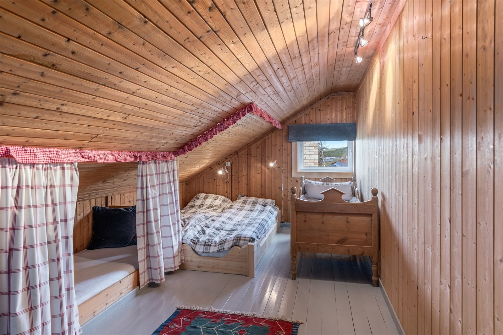 Soverom 2 i 2 etg Galleribilde