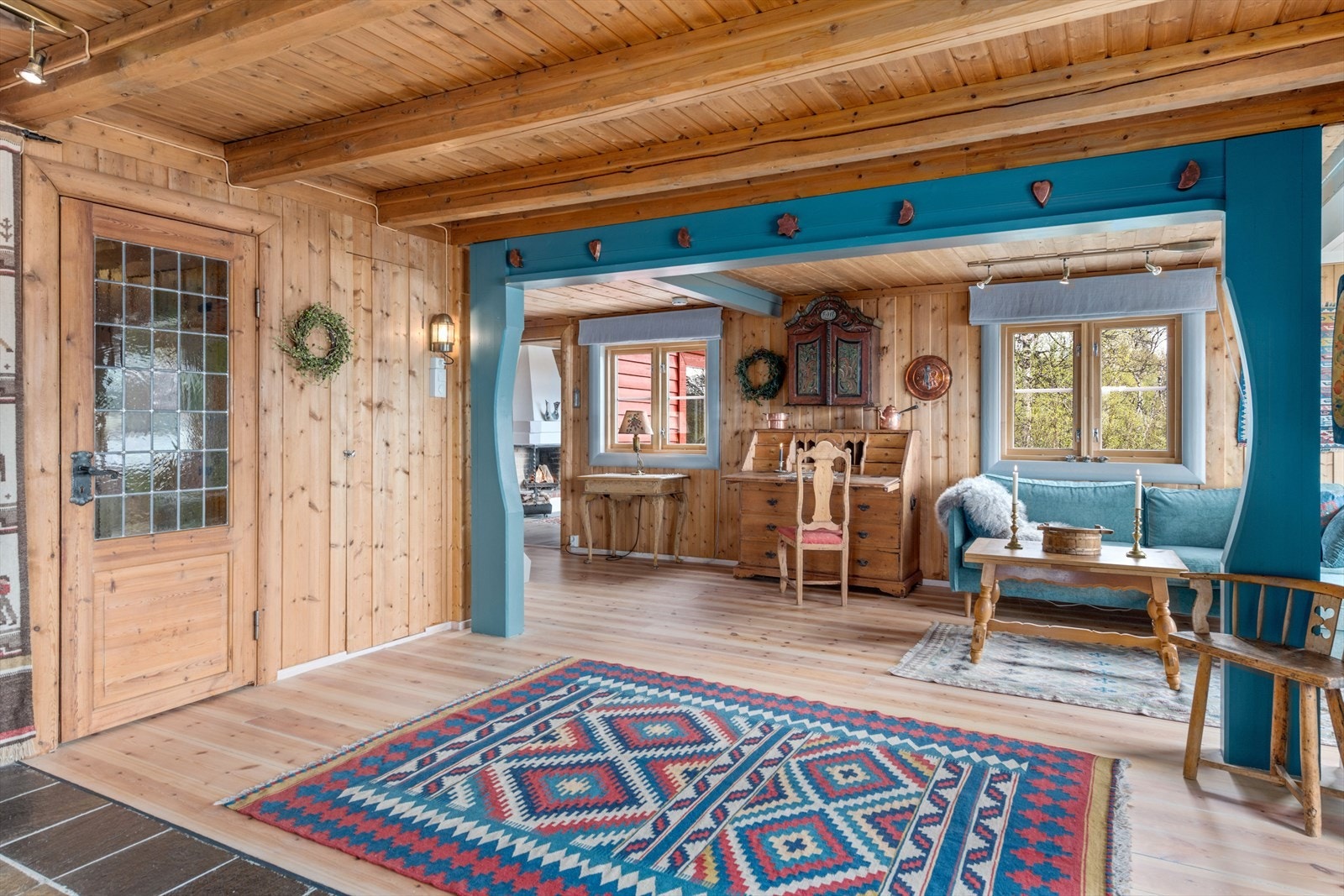 Inngang til hovedsoverom fra stuen mot øst Galleribilde