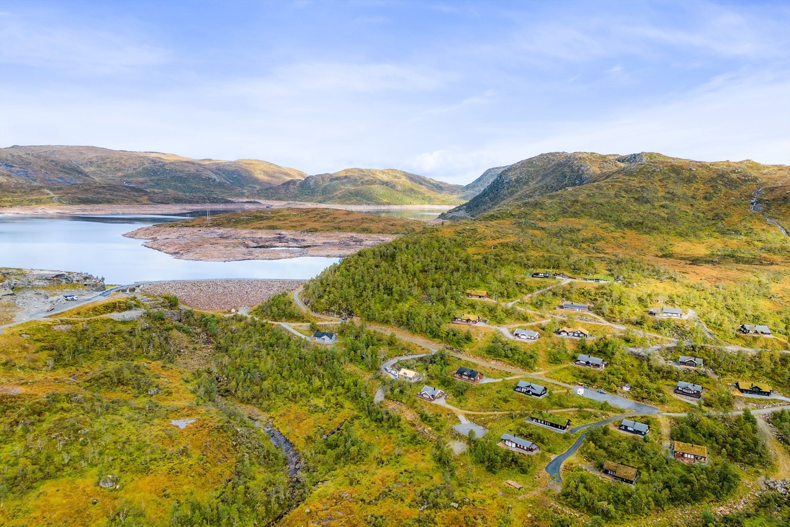 Her er det kun få minutters gange til fine fotturer i nærliggende fjell. Galleribilde