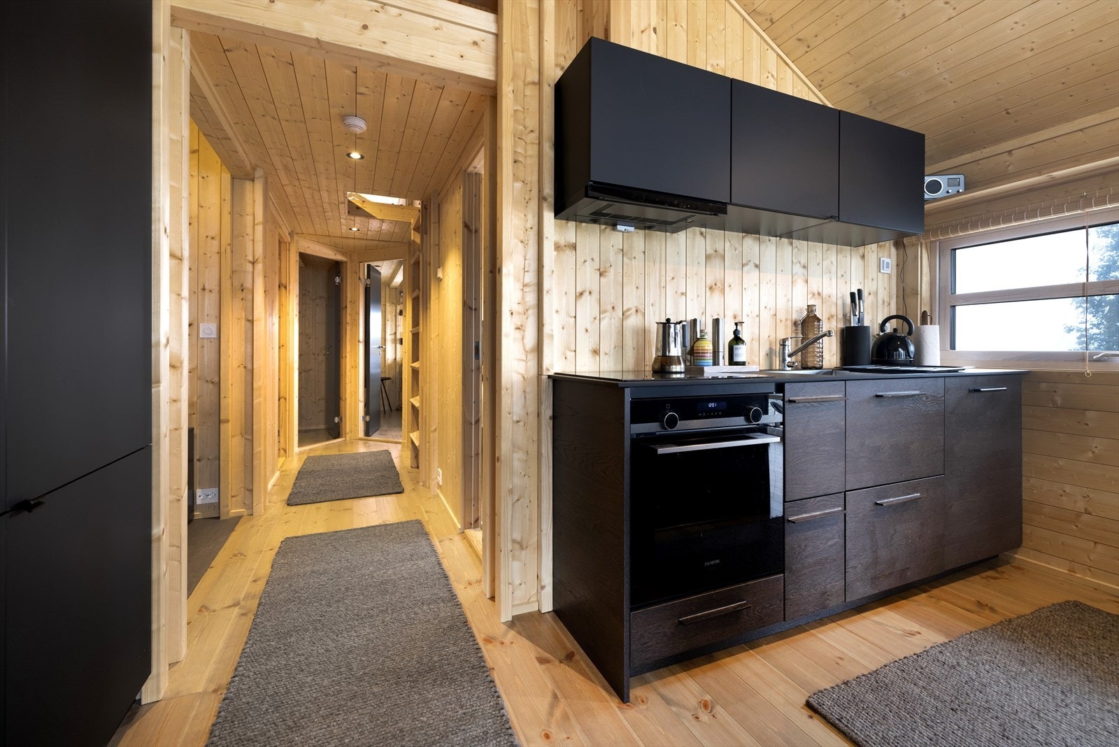 Kjøkkenet er praktisk utformet. Galleribilde