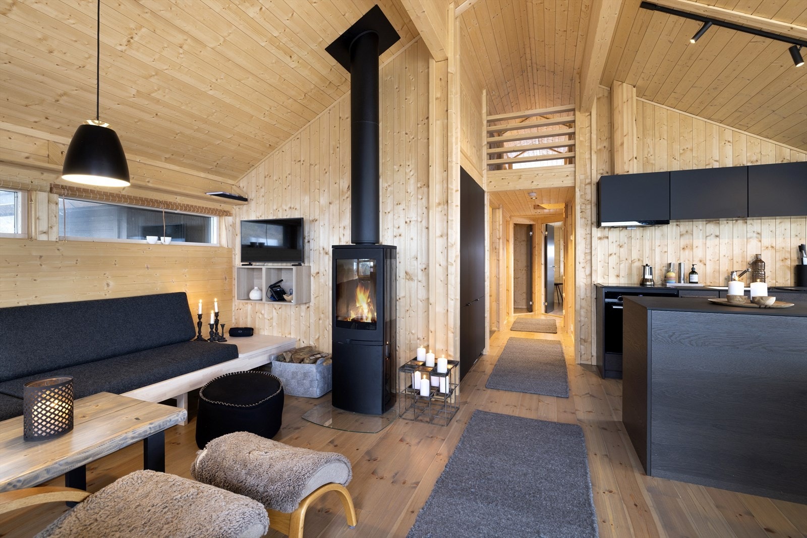 En topp moderne peisovn tilfører både varme og stemning. Galleribilde