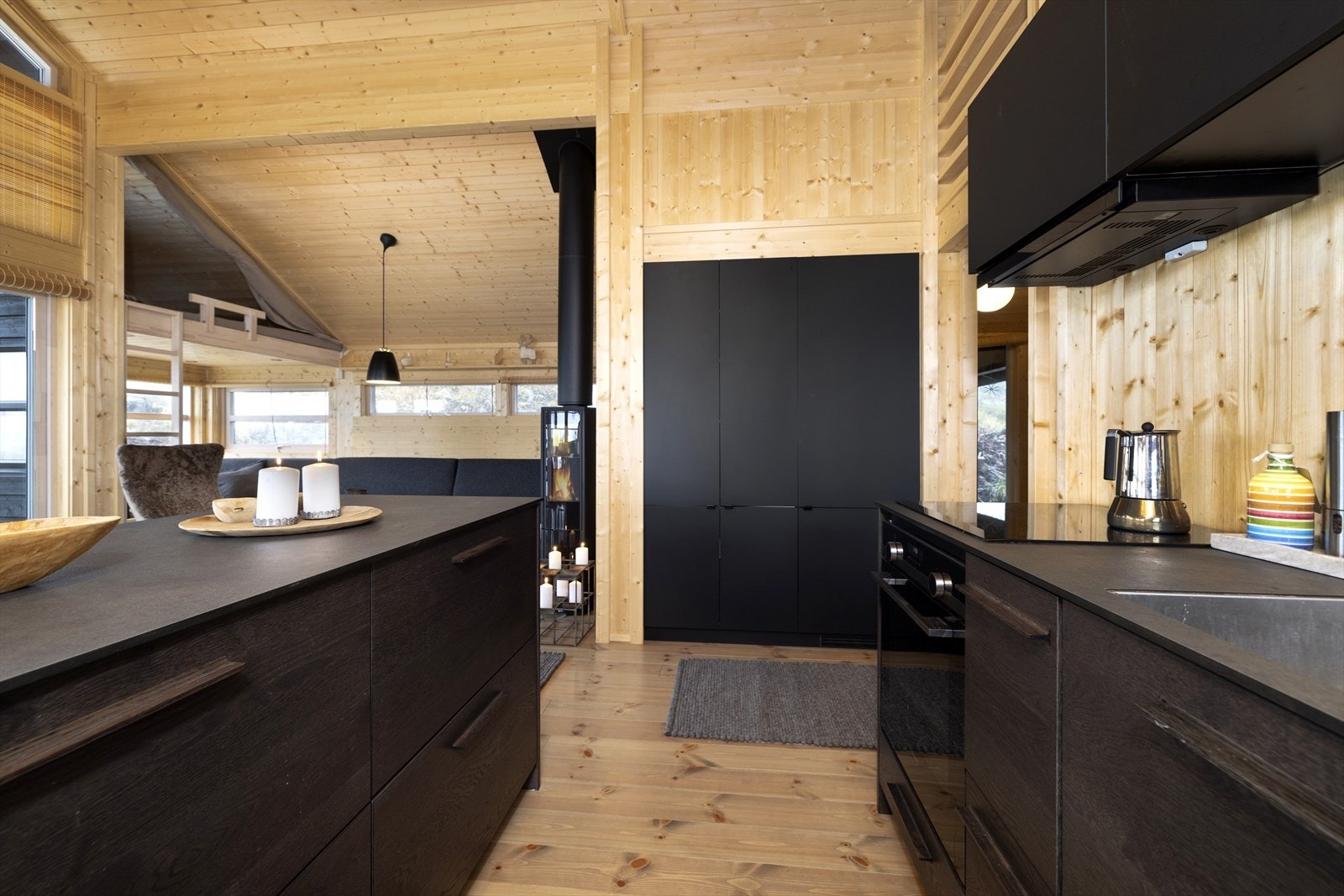 plassen er godt utnyttet med innebygde høyskap. Galleribilde