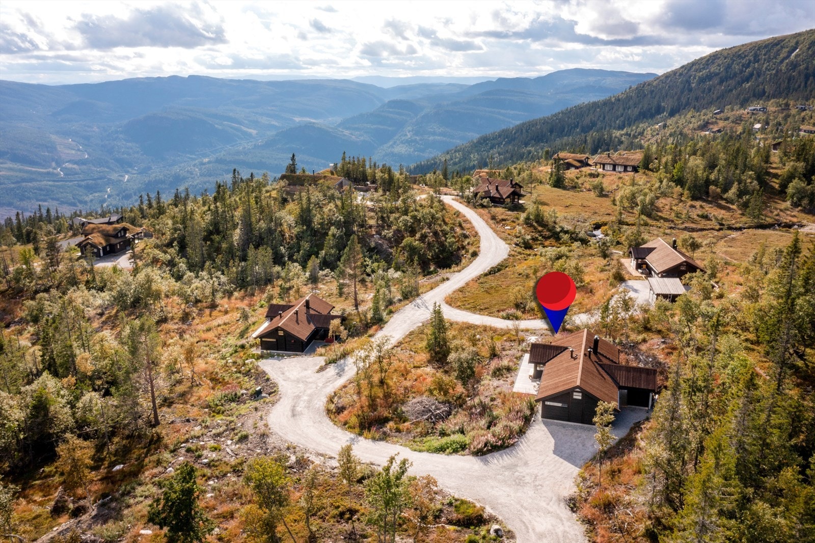 Lauvhaugen 36 ligger skjermet og fredelig til i et nyere hyttefelt på Skallandslia ved populære Tempelseter. Galleribilde