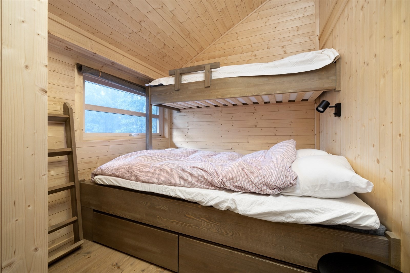 Praktisk plassbygget familiekøye på soverom nr. 3. Galleribilde