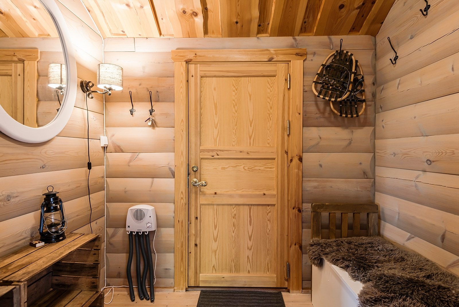 God plass til jakker og sko i yttergangen. Galleribilde