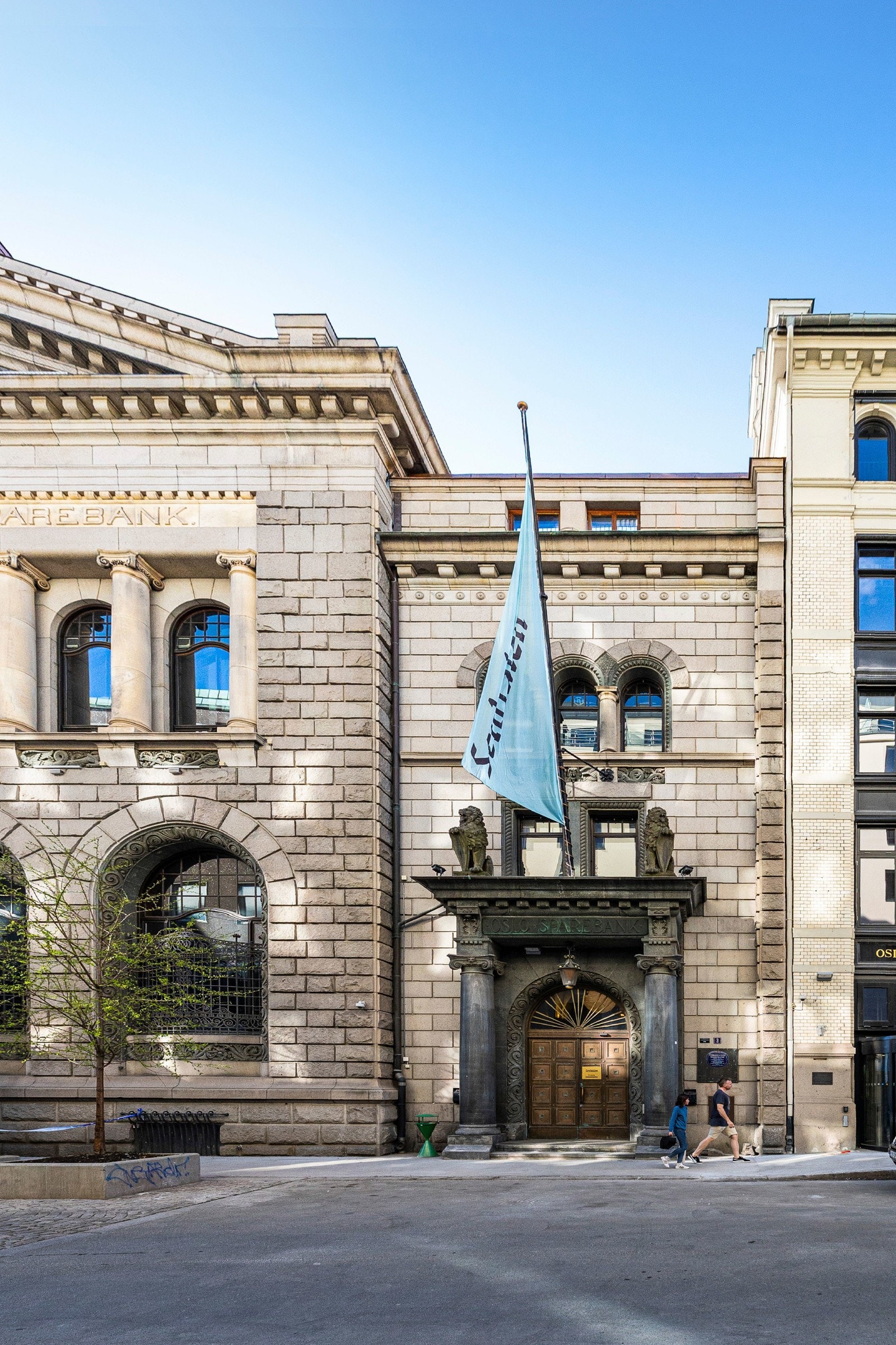Sentralen er et kontor- og arrangementshus i de gamle lokalene til Christiania Sparebank i Kvadraturen i Oslo Galleribilde