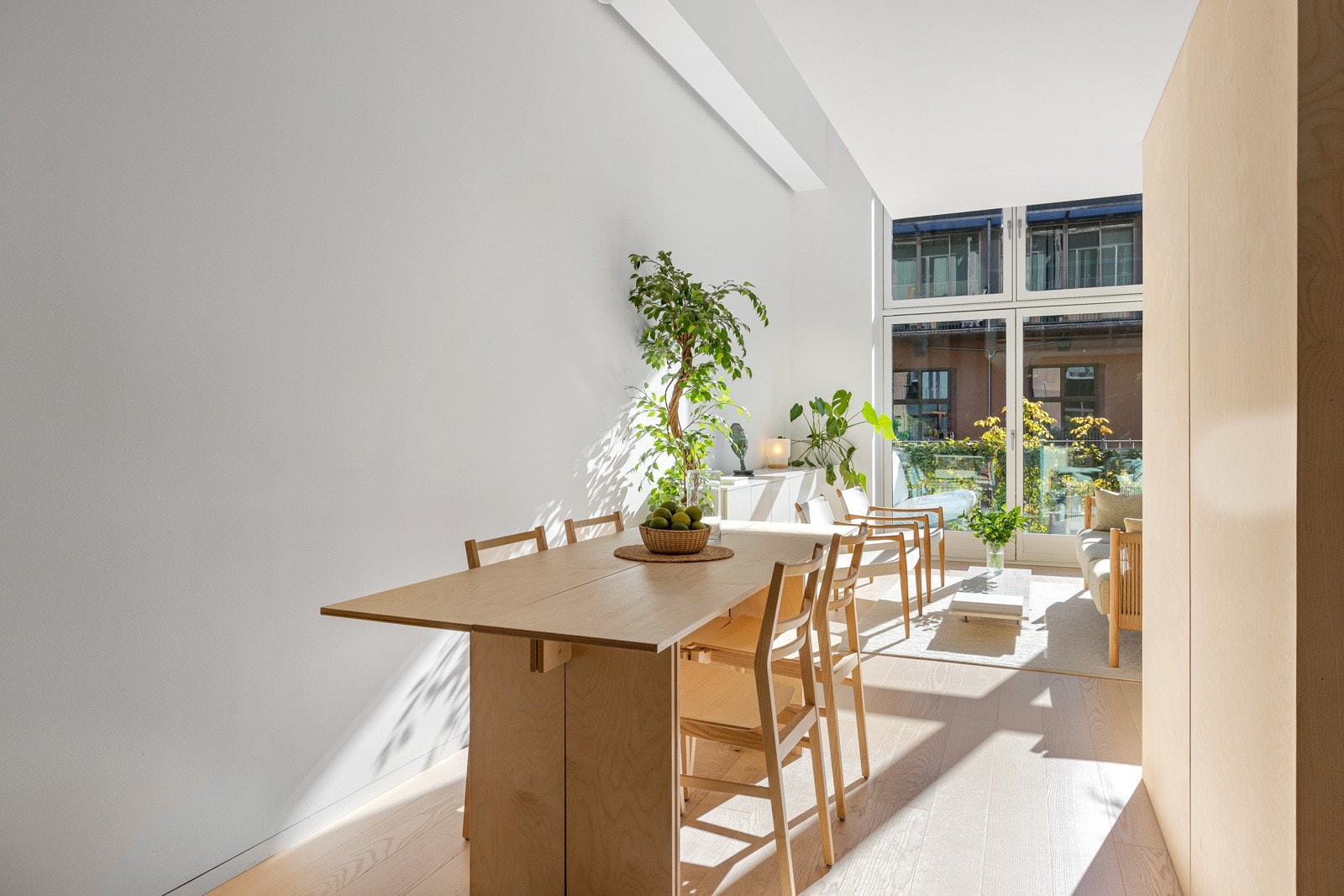 Leiligheten er omfattende modernisert og ombygget i 2019, med nytt gulv, flater og nytt bad. Galleribilde