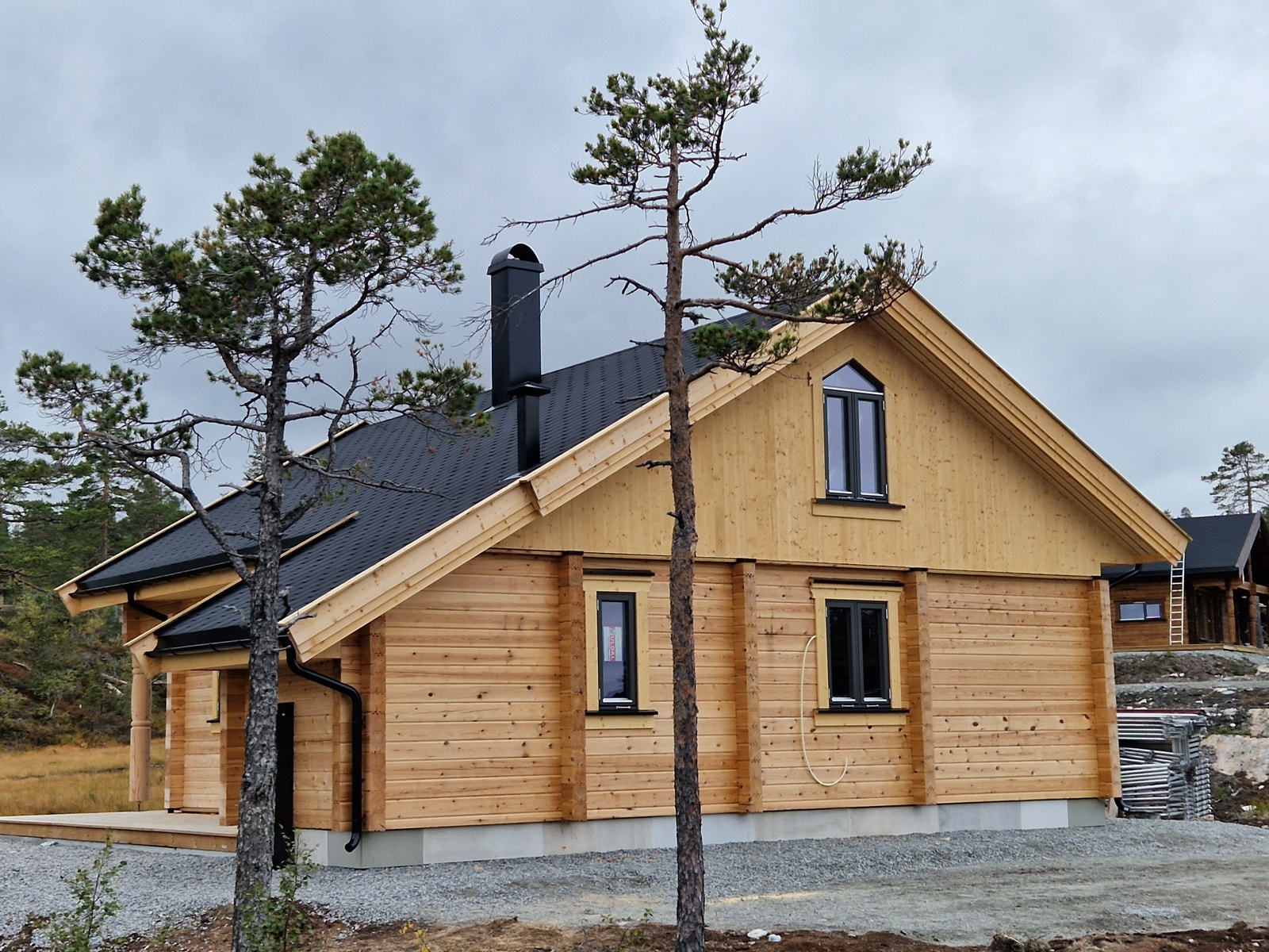 Denne ligger fint til i terrenget i forhold til sol og utsikt. Galleribilde