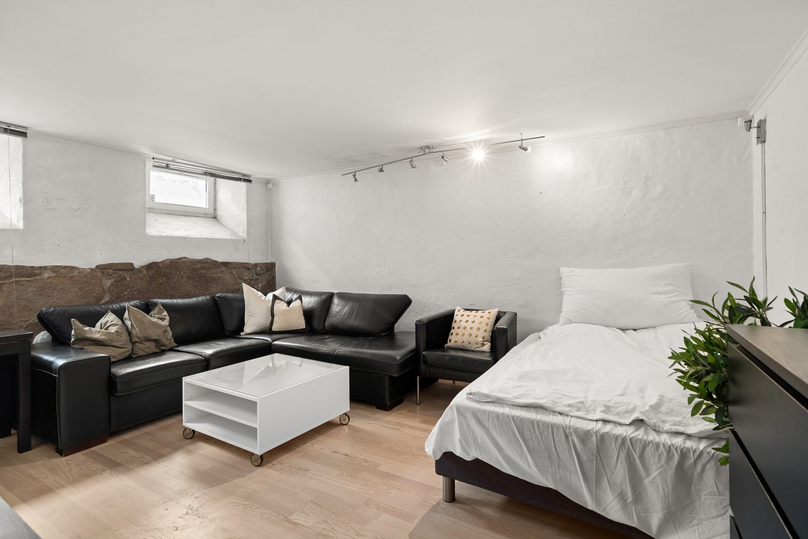 Benyttes som utleiedel, ikke bruksendret eller søkt om godkjennelse for varig opphold. Galleribilde