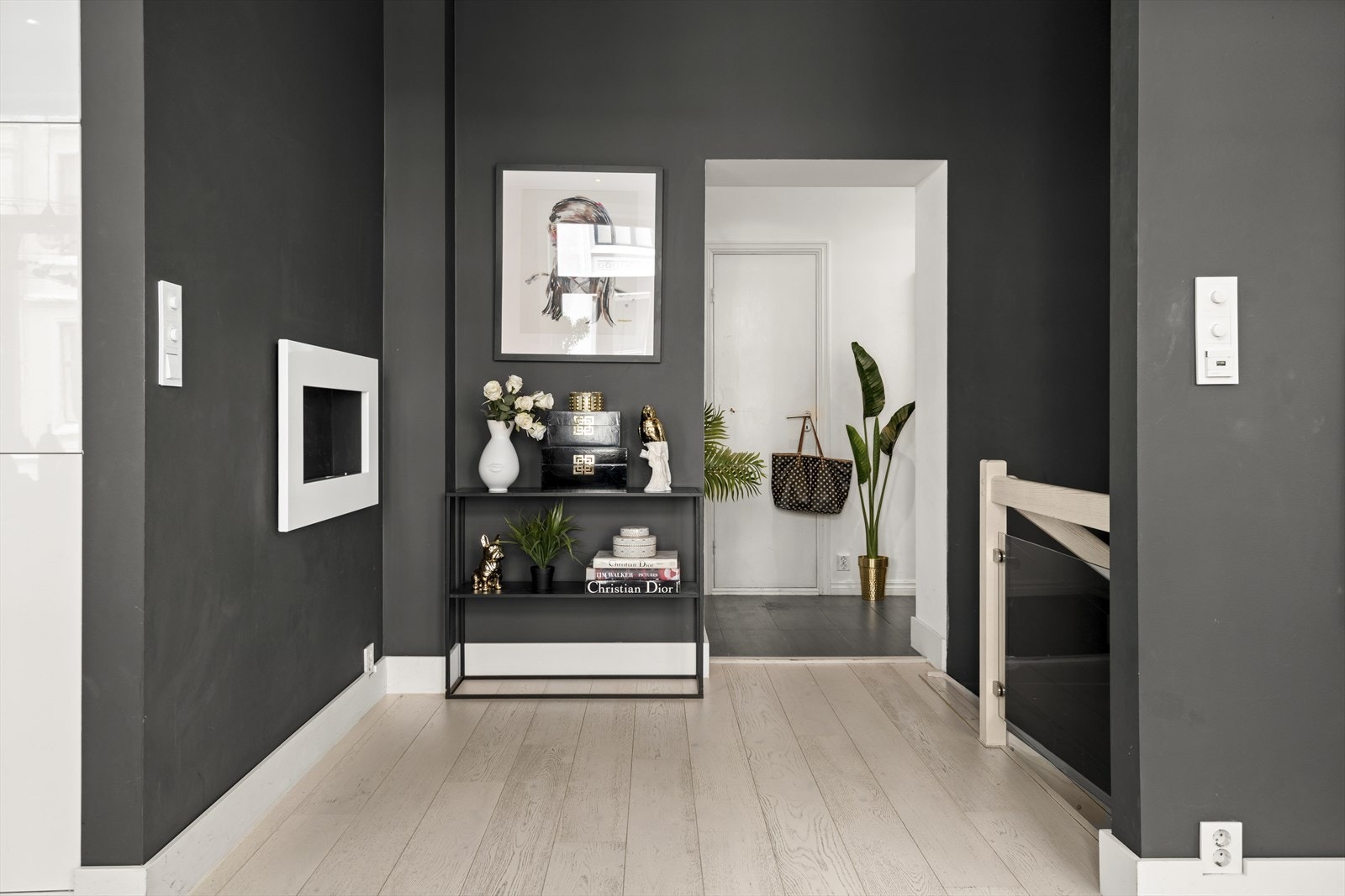 Mellomgang med biopeis og plass til kontor Galleribilde