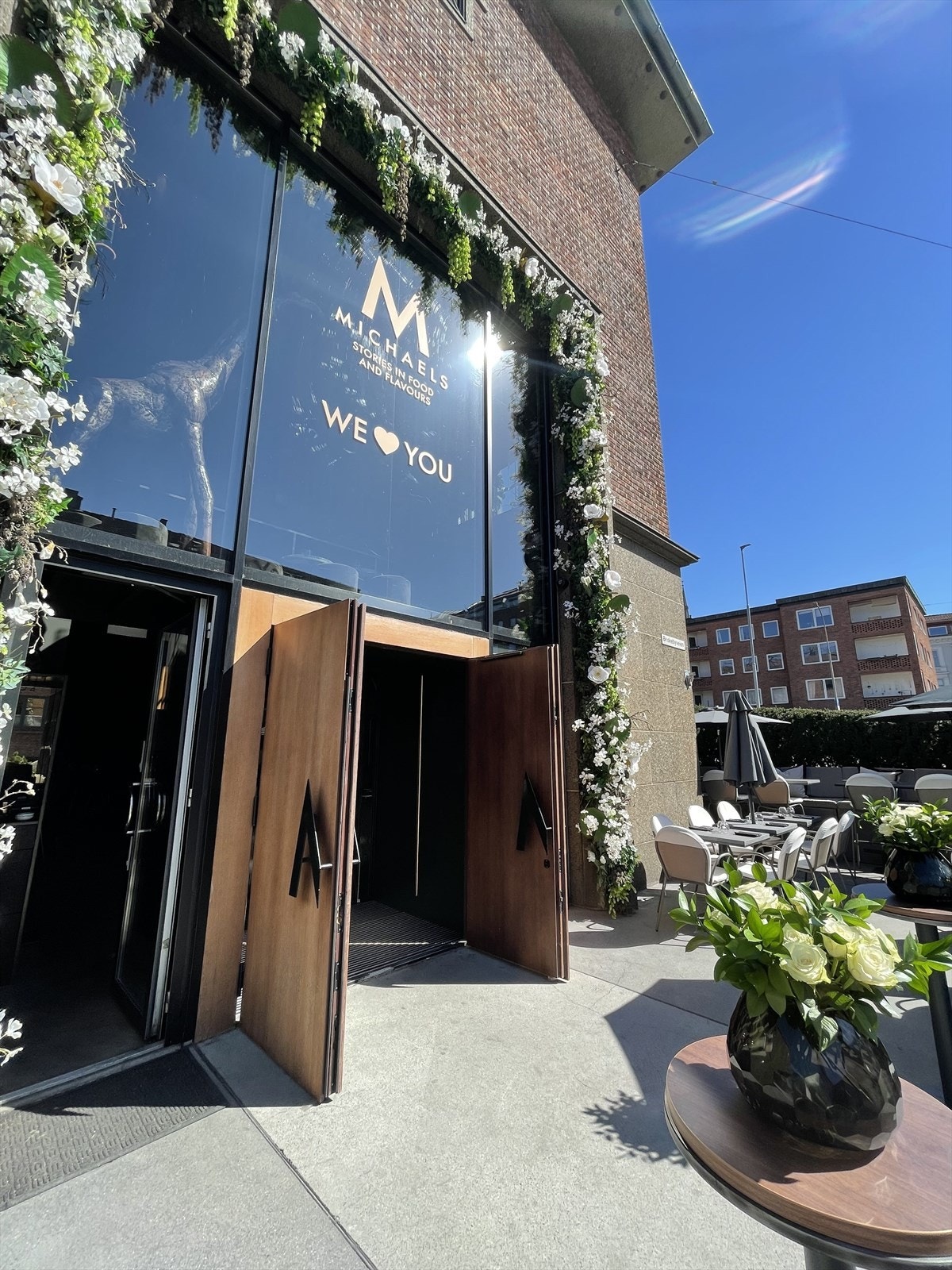 Mange gode serveringssteder i nærområdet bl.a Michaels og Sawan Galleribilde